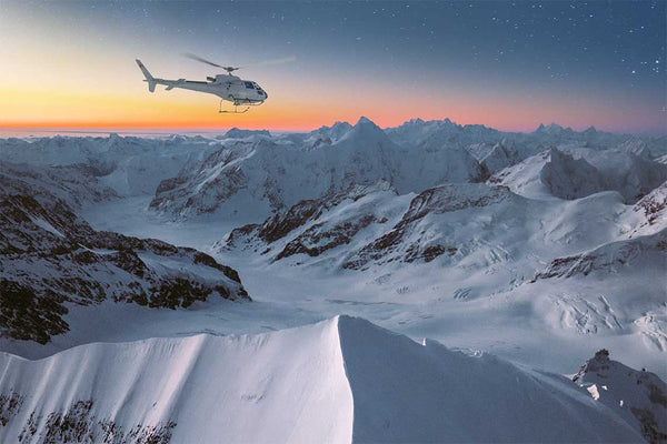 Alpenrundflug im Jungfraujoch Gebiet mit Sicht auf verschneiten Aletschgletscher und Jungfraujoch