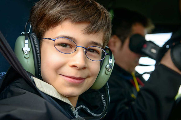 auch Kinder sind willkommen bei einem Helikopter Rundflug 