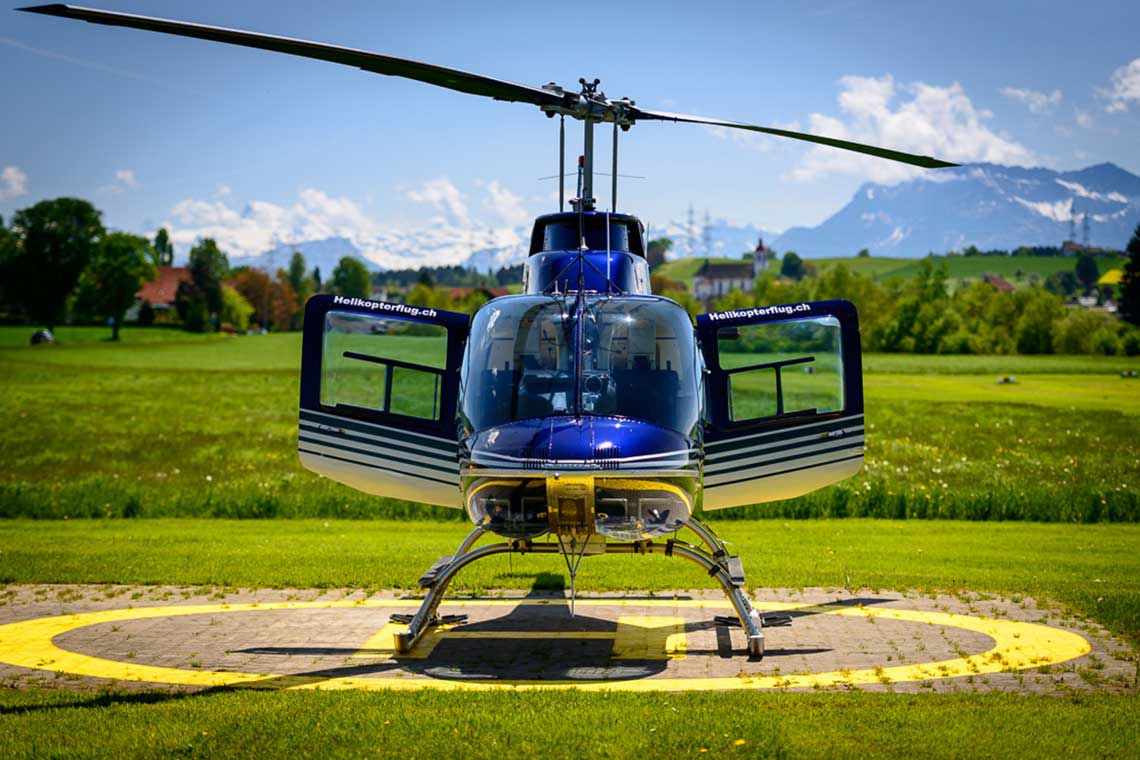 Jet Ranger Bell206 Helikopter auf Flugplatz