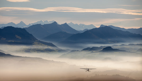 Flugzeugflug zu den Alpen