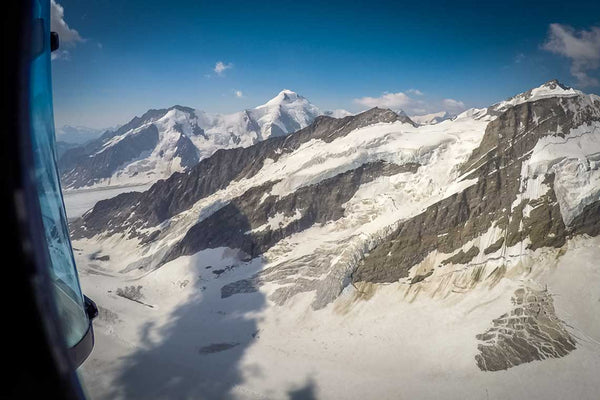 Helikopterflug über Gletscher