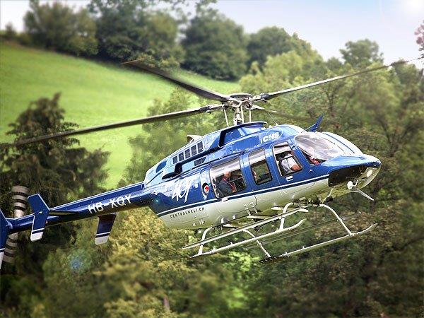 Helikoptertyp Bell407 im Flug