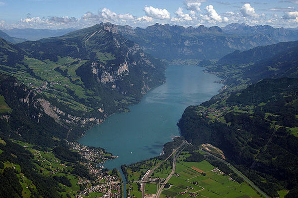 Rundflug über Walensee mit Sicht auf Churfirsten  