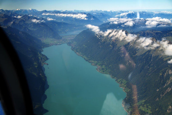 Berner Oberland Rundflug mit Sicht auf Brienzersee und Thunersee 