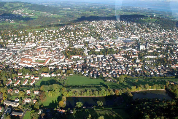 Überflug Stadt bei Helikopterflug